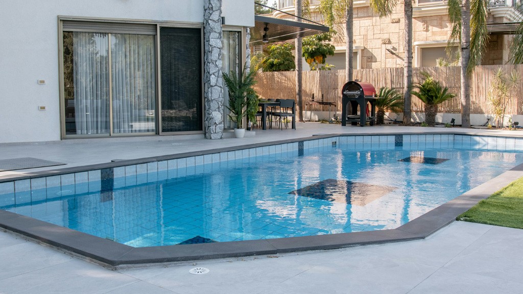 Azulejos para piscinas: guía para elegir el revestimiento perfecto
