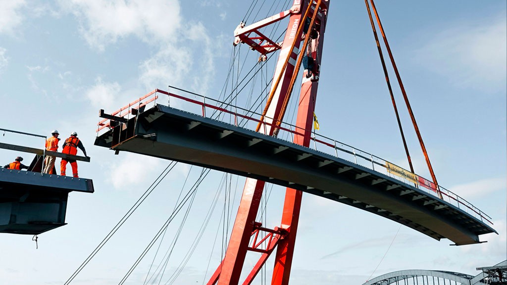 ¿Qué es la construcción industrializada y qué papel juegan el porcelánico y los perfiles metálicos?