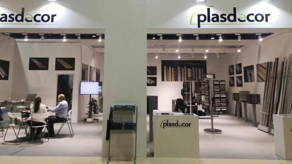 Plasdecor resplandece en Cevisama 2024: Perfiles para LED y mucho más