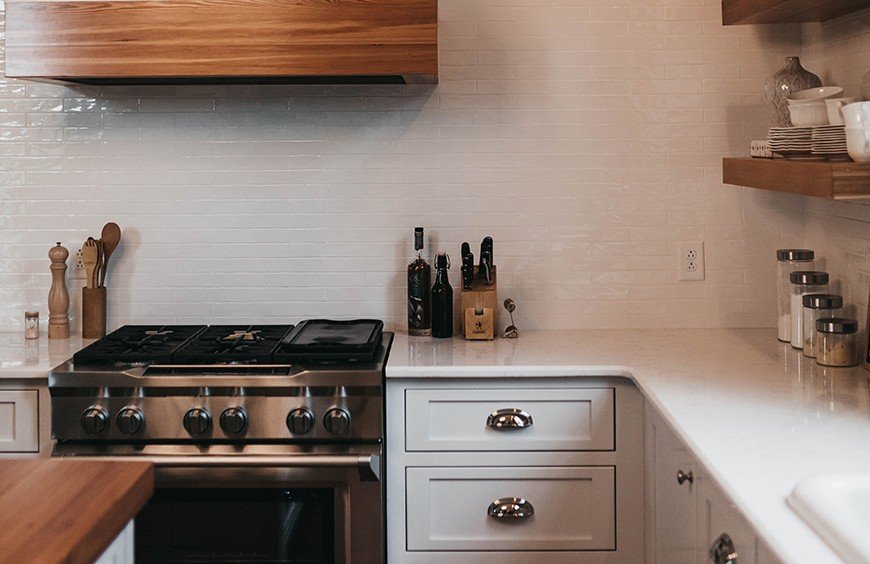 Azulejos rústicos en baños y cocinas