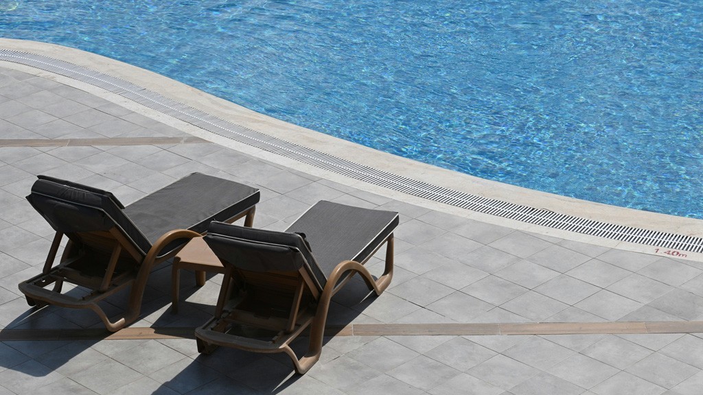 Espacios exteriores con estilo: soluciones para terrazas y piscinas